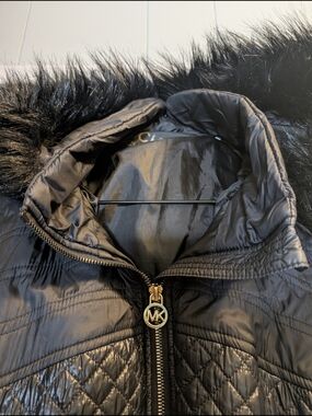 Michael Kors Women's Small Black Quilted Puffer Jacket with Faux Fur Trim GUC